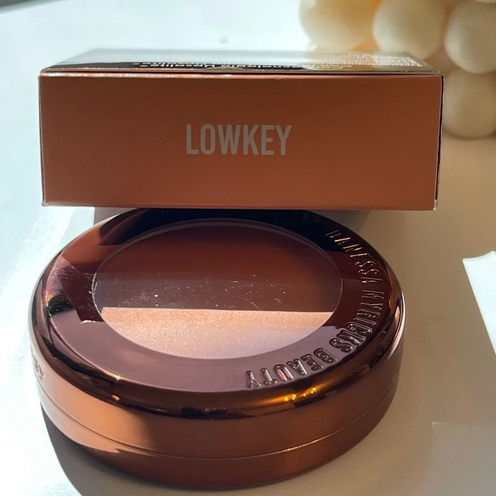 DANESSA MYRICKS BEAUTY Yummy Skin Blurring Powder In Lowkey (Peachy Gold)